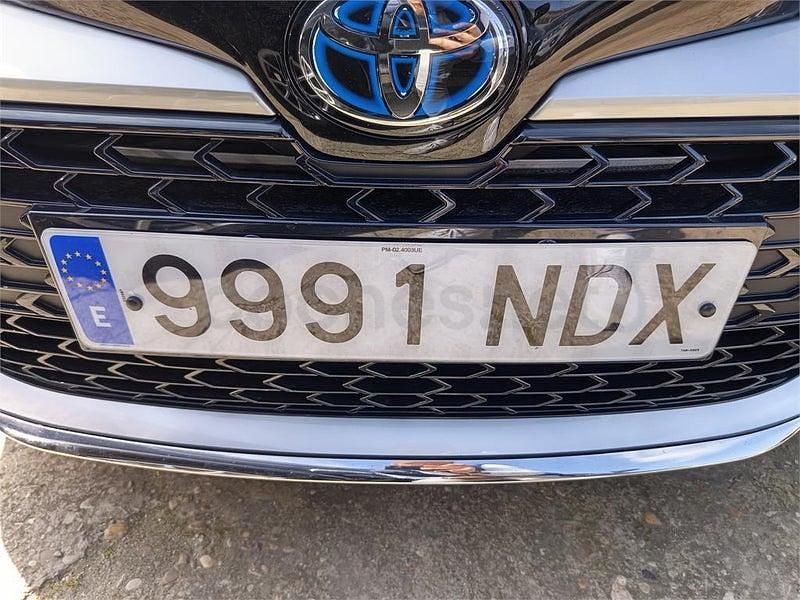 Usado Toyota Corolla Sport 196 CV (144 kW) 2025 Gris / plata Familiar