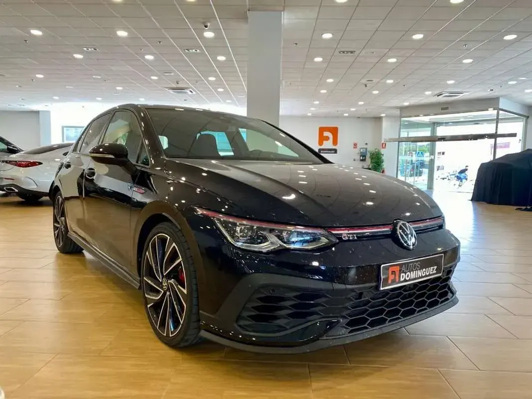 Usado VW Golf VIII GTI 300 CV (220 kW) 2023 Negro Utilitario