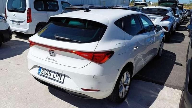 Usado Seat Leon Style 116 CV (85 kW) 2021 Blanco Utilitario