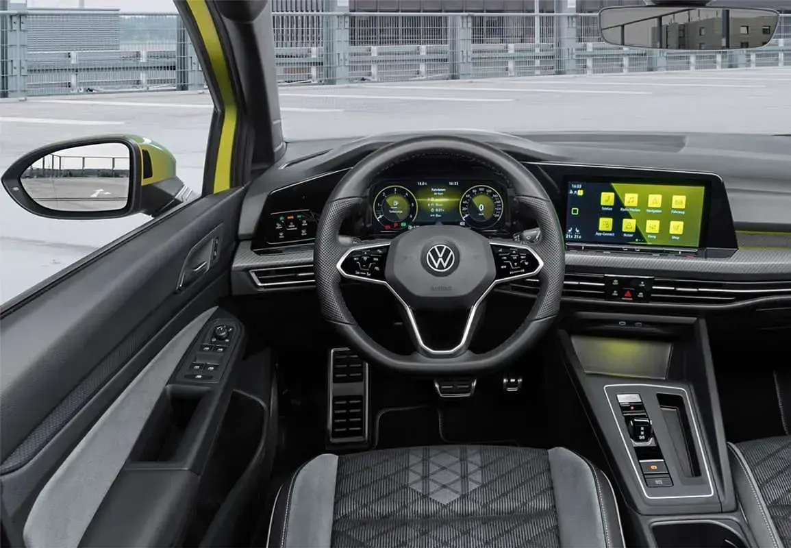Usado VW Golf VIII Life 110 CV (80 kW) 2021 Plateado Familiar