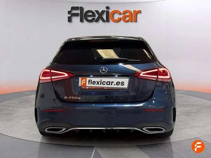 Usado Mercedes A250 218 CV (160 kW) 2020 Azul Berlina