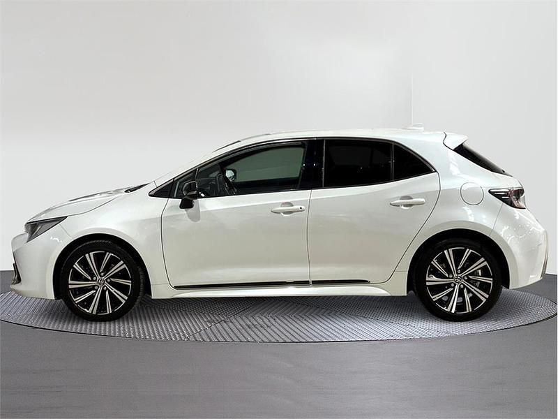 Usado Toyota Corolla Style 122 CV (89 kW) 2021 Blanco Berlina