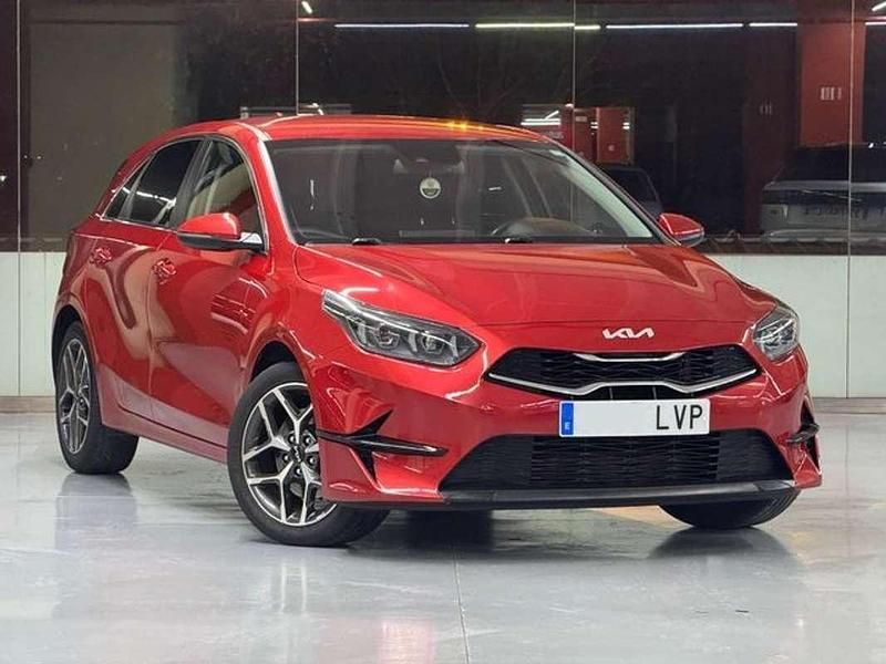 Usado Kia Ceed 101 CV (74 kW) 2021 Rojo Utilitario