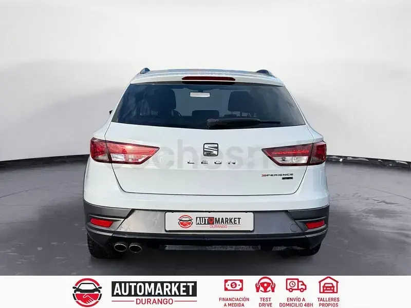 Usado Seat Leon 4Drive 150 CV (110 kW) 2016 Blanco Familiar