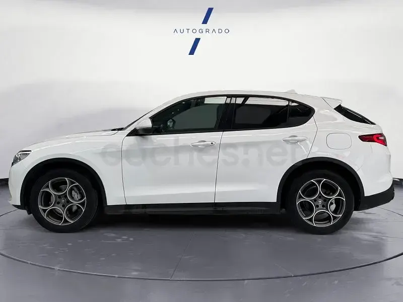 Usado Alfa Romeo Stelvio Sprint 190 CV (139 kW) 2022 Blanco SUV