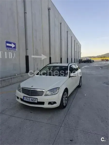 Usado Mercedes C200 Avantgarde 136 CV (100 kW) 2009 Blanco Familiar