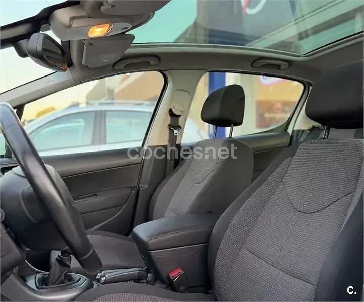 Usado Peugeot 308 SW Access 120 CV (88 kW) 2012 Gris / plata Familiar