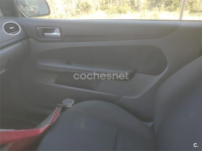 Usado Ford Focus Sport 136 CV (100 kW) 2007 Rojo Berlina