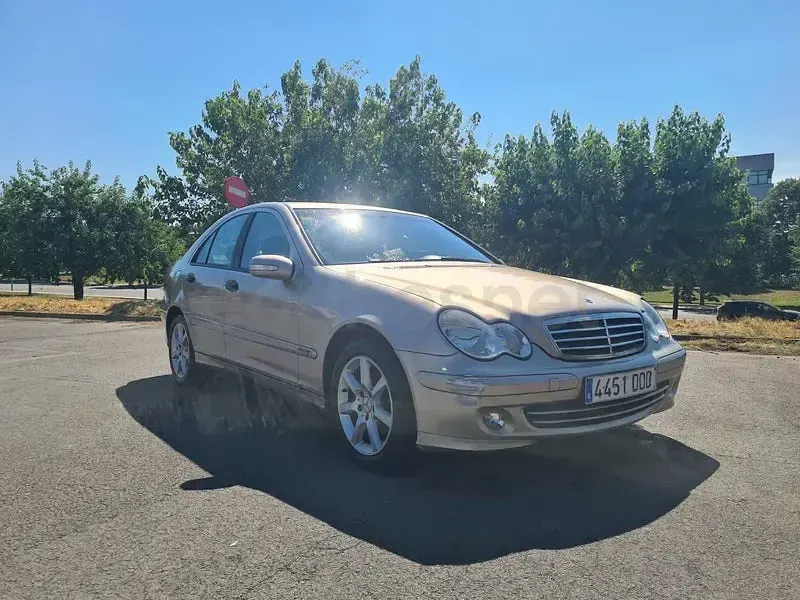 Usado Mercedes C180 Elegance 143 CV (105 kW) 2005 Beige Berlina