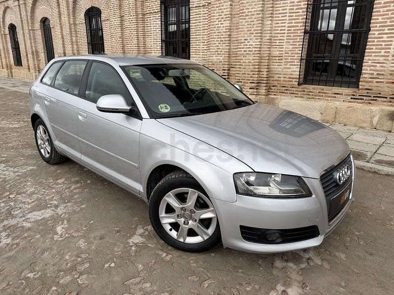 Usado Audi A3 Ambiente 105 CV (77 kW) 2010 Gris / plata Utilitario