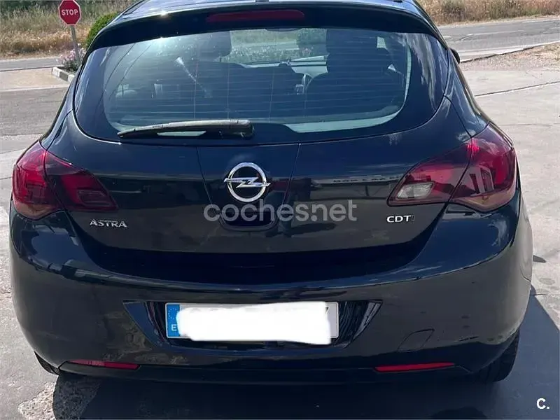 Usado Opel Astra Excellence 110 CV (80 kW) 2012 Negro Berlina