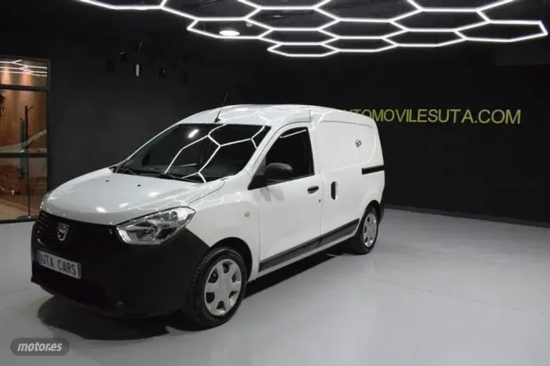 Usado Dacia Dokker Essentiel 110 CV (80 kW) 2021 Blanco Monovolumen