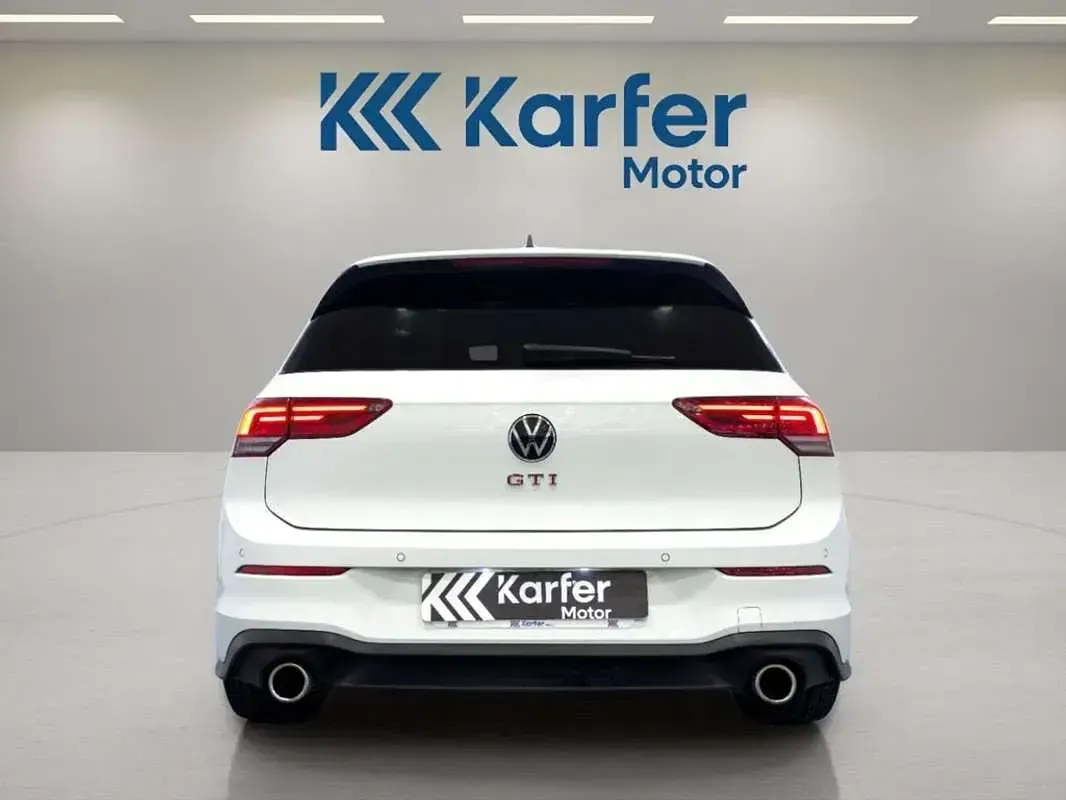 Usado VW Golf VIII GTI 245 CV (180 kW) 2021 Blanco Utilitario