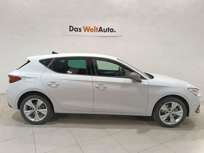 Usado Seat Leon FR 150 CV (110 kW) 2025 Blanco Berlina