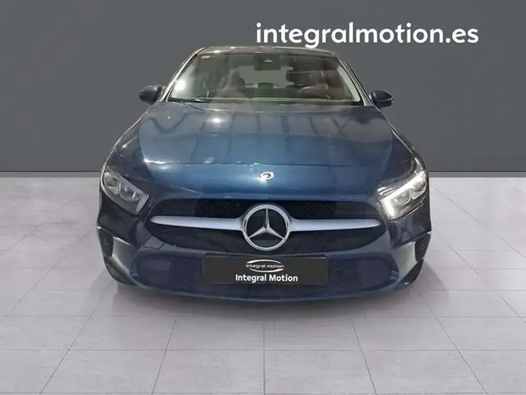 Usado Mercedes A180 109 CV (80 kW) 2021 Azul Utilitario