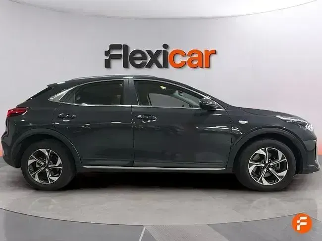 Usado Kia XCeed 100 CV (73 kW) 2024 Gris SUV