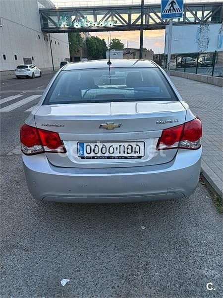Usado Chevrolet Cruze LT 163 HP (119 kW) 2011 Cinzento Sedan