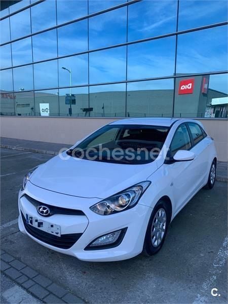 Usado Hyundai i30 90 CV (66 kW) 2015 Blanco Berlina