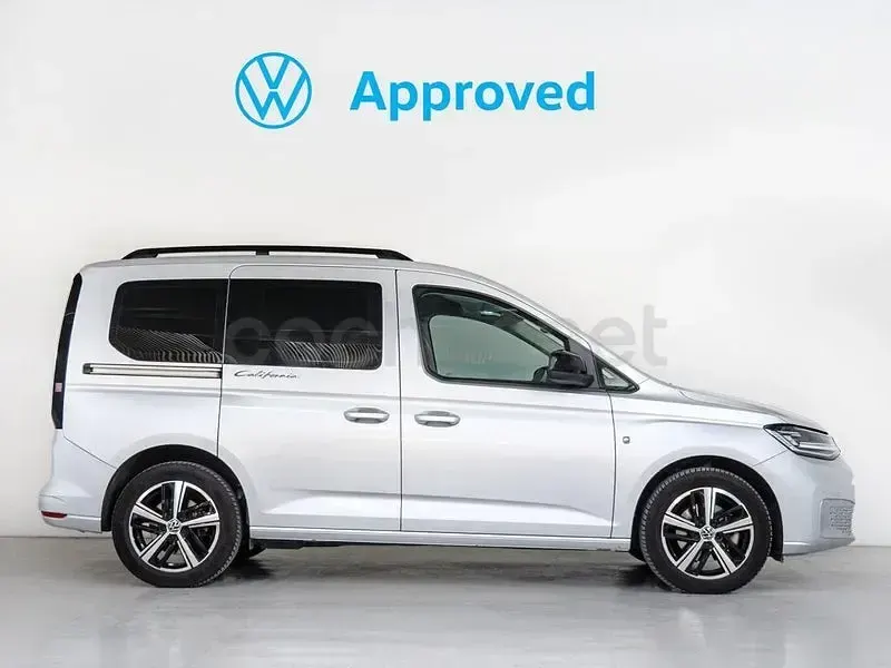Usado VW Caddy California 102 CV (75 kW) 2025 Gris / plata Monovolumen