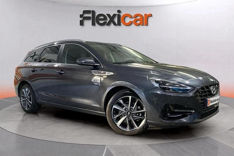 Gris Usado 2024 Hyundai i30 Familiar | 18.990 € (Precio justo) - Imagen 1/4