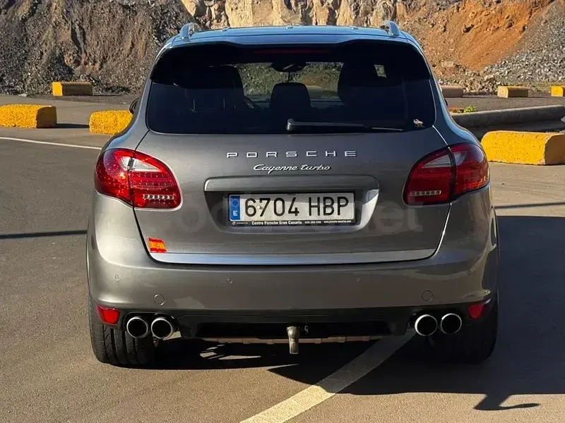 Usado Porsche Cayenne Turbo 500 CV (367 kW) 2011 Gris / plata SUV