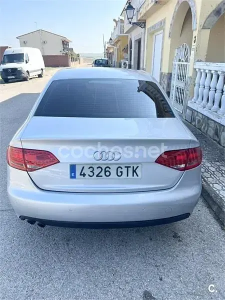 Usado Audi A4 143 CV (105 kW) 2010 Gris / plata Familiar