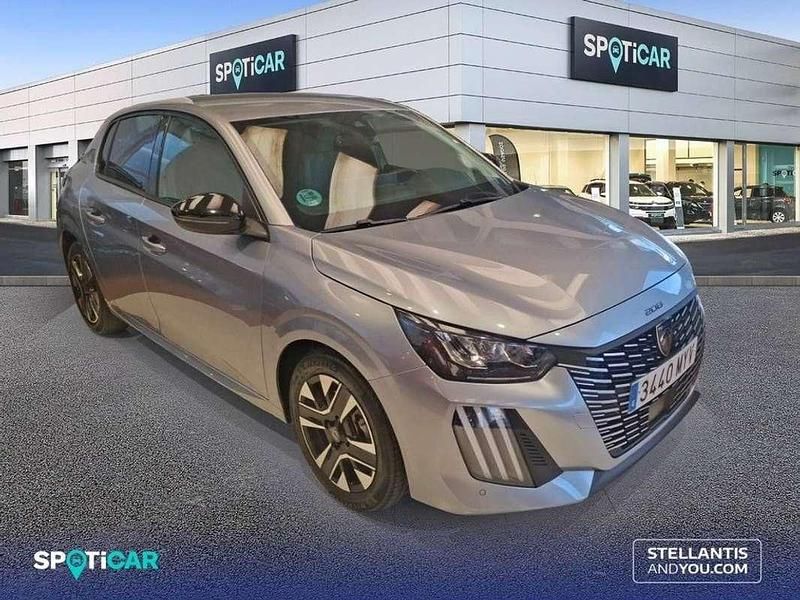Usado Peugeot 208 Allure 101 CV (74 kW) 2025 Gris Utilitario