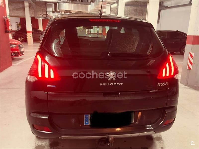 Usado Peugeot 3008 Active 120 CV (88 kW) 2014 Negro Berlina