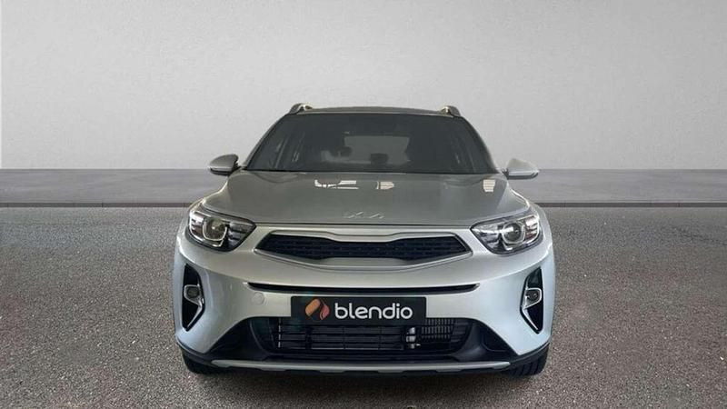 Usado Kia Stonic 101 CV (74 kW) 2025 Plateado SUV