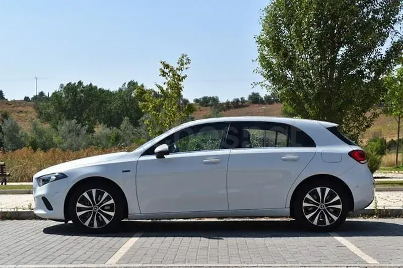 Usado Mercedes A250 218 CV (160 kW) 2021 Blanco Berlina