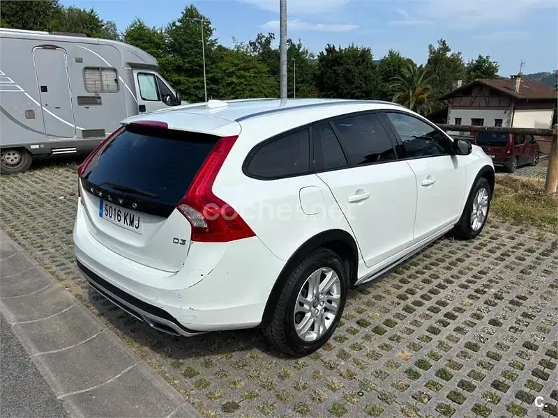 Usado Volvo V60 CC 150 CV (110 kW) 2018 Blanco Familiar