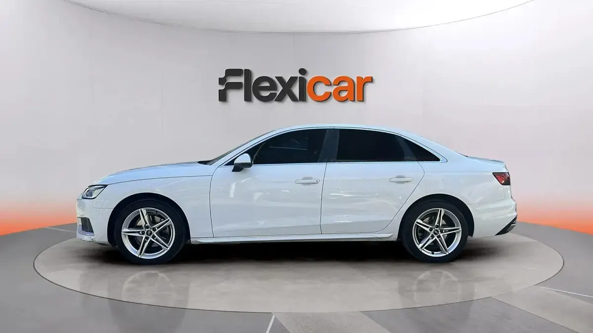 Usado Audi A4 Advanced Plus 163 CV (119 kW) 2024 Blanco Familiar