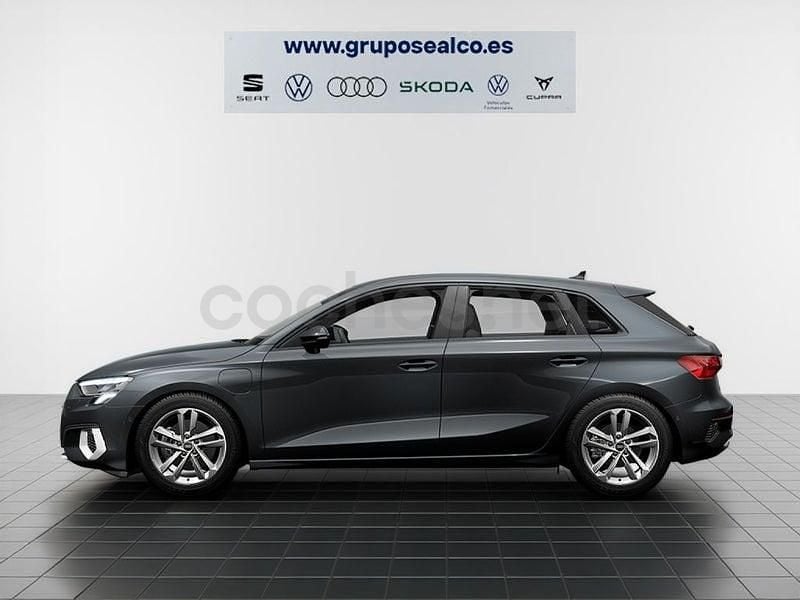 Usado Audi A3 Advanced Plus 204 CV (150 kW) 2022 Gris / plata Berlina