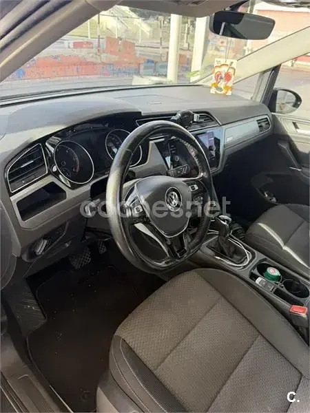 Usado VW Touran Sportline 150 CV (110 kW) 2015 Marrón Monovolumen