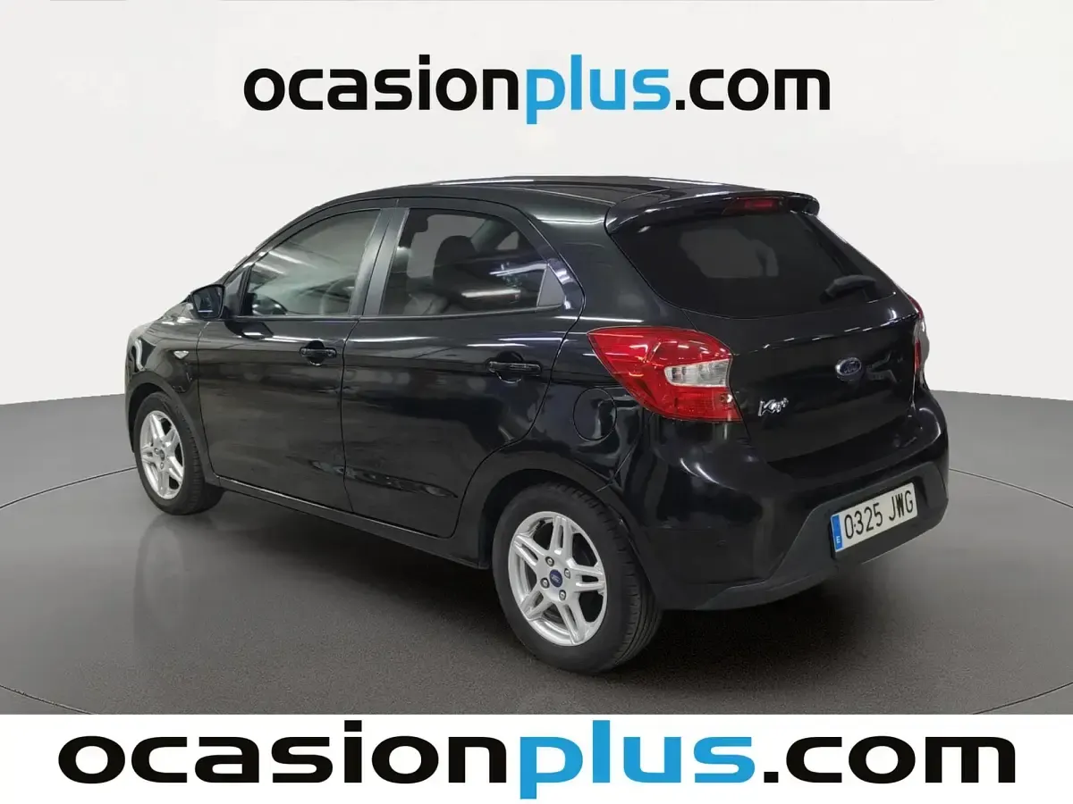 Usado Ford Ka Plus Ultimate 86 CV (63 kW) 2017 Negro Utilitario