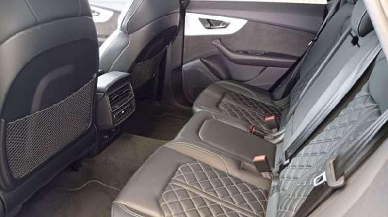 Usado Audi Q8 381 CV (280 kW) 2022 Gris SUV