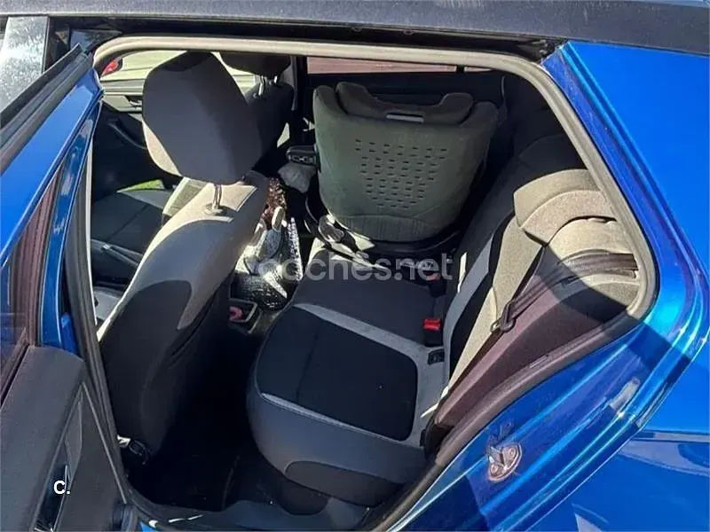 Usado Skoda Fabia Ambition 75 CV (55 kW) 2015 Azul Berlina