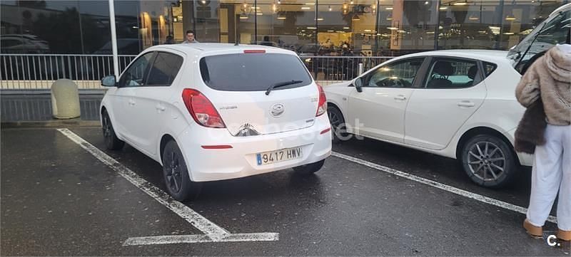 Usado Hyundai i20 75 CV (55 kW) 2014 Blanco Utilitario