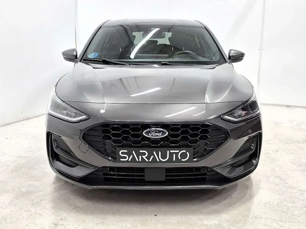 Usado Ford Focus ST-Line 155 CV (114 kW) 2023 Gris Utilitario