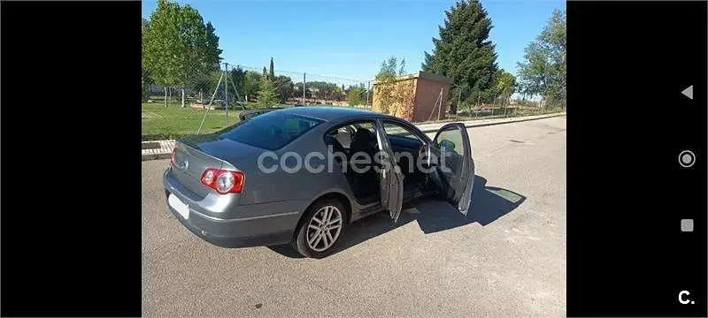 Usado VW Passat Highline 170 CV (125 kW) 2007 Gris / plata Berlina