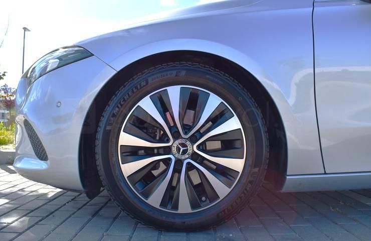 Usado Mercedes A200 Progressive 163 CV (119 kW) 2019 Gris (montaña) Berlina