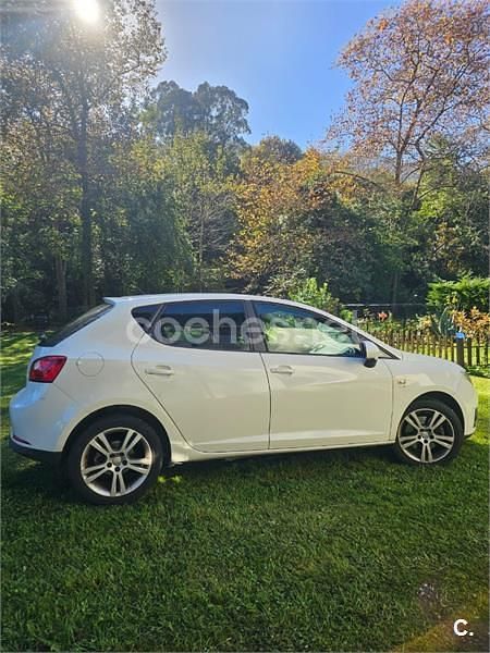Usado Seat Ibiza 90 HP (66 kW) 2011 Branco Sedan
