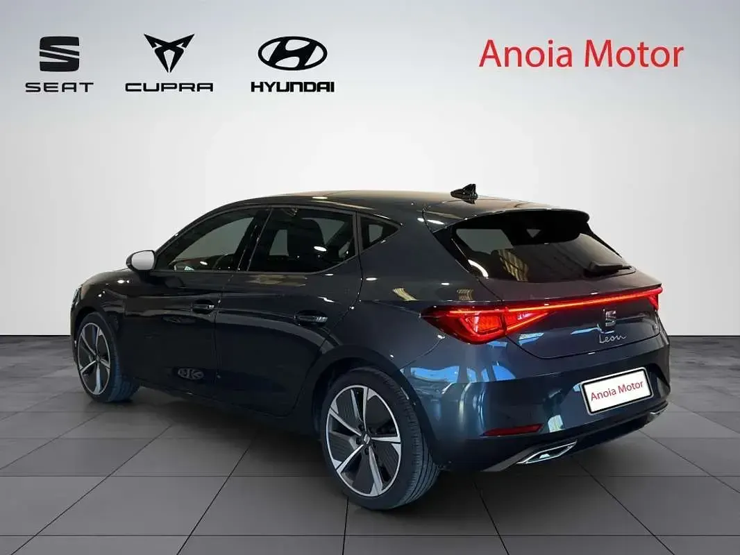 Usado Seat Leon FR 150 CV (110 kW) 2022 Gris Utilitario