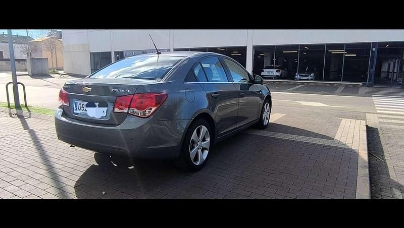 Usado Chevrolet Cruze LT 141 CV (103 kW) 2010 Gris Utilitario