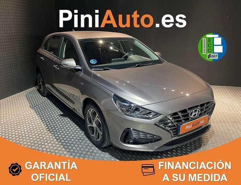 Gris Usado 2023 Hyundai i30 Utilitario | 17.990 € (Precio justo) - Imagen 1/4