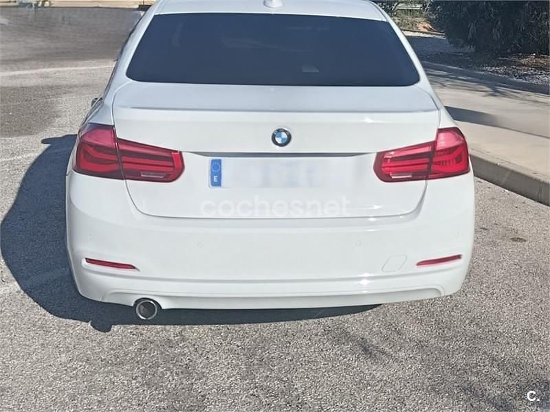 Usado BMW 318 Comfort Edition 150 CV (110 kW) 2017 Blanco Berlina