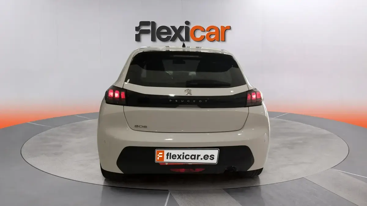 Usado Peugeot 208 Active 101 CV (74 kW) 2023 Blanco Utilitario