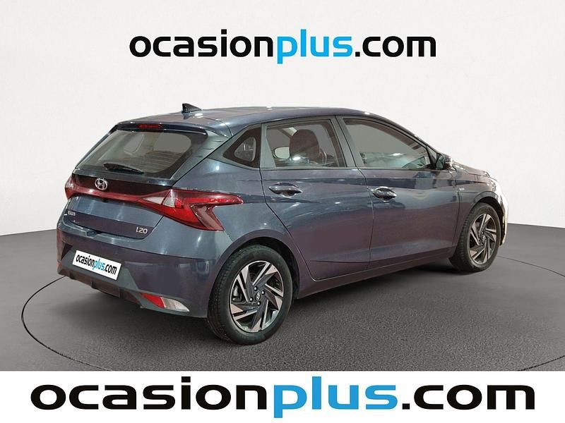 Usado Hyundai i20 100 CV (73 kW) 2022 Gris Utilitario