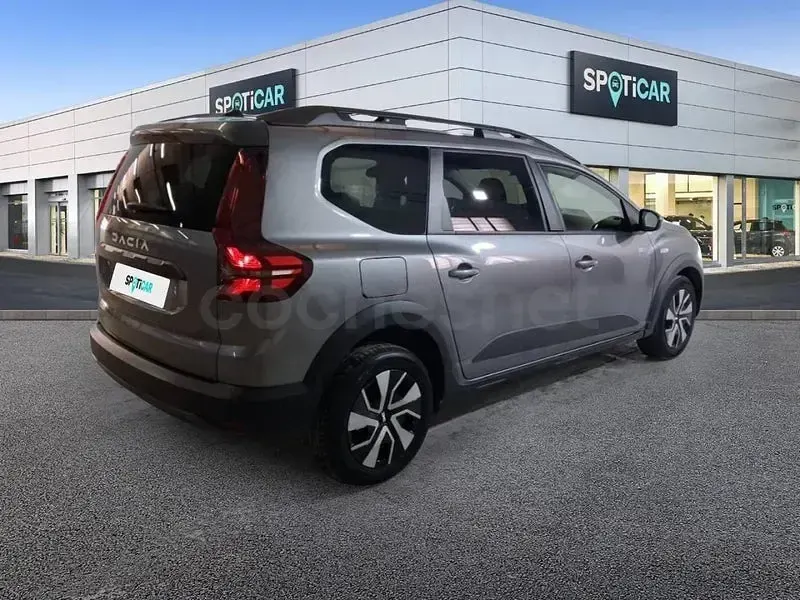 Usado Dacia Jogger Expression 110 CV (80 kW) 2025 Gris / plata Monovolumen