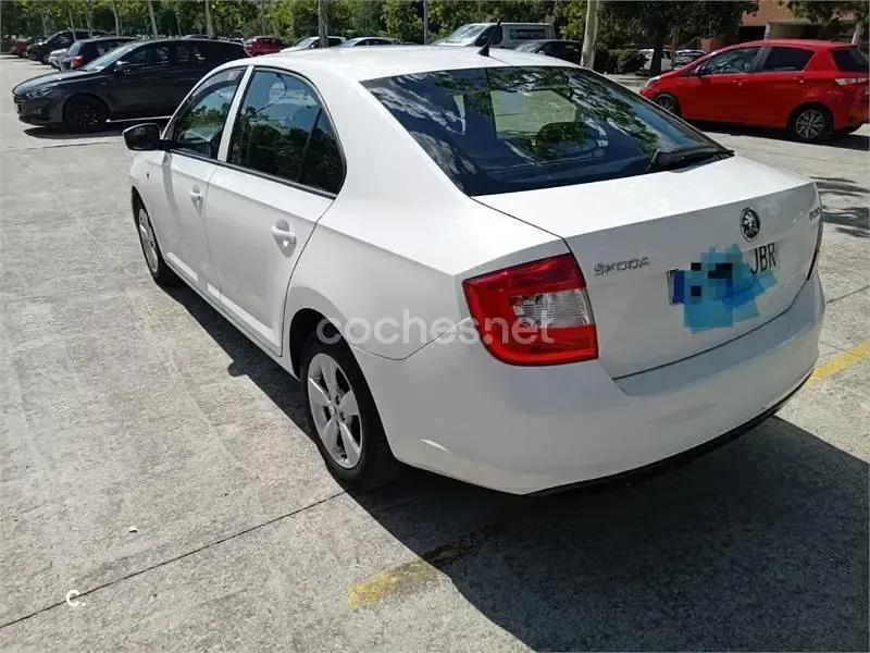 Usado Skoda Rapid Ambition 105 CV (77 kW) 2014 Blanco Utilitario